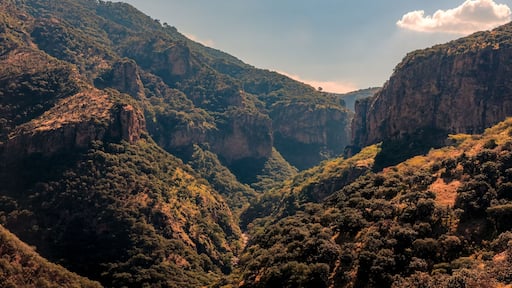 Scenic view of the Canon de la Garita, Sierra Penjamo on a sunny day in Guanajuato, Mexico