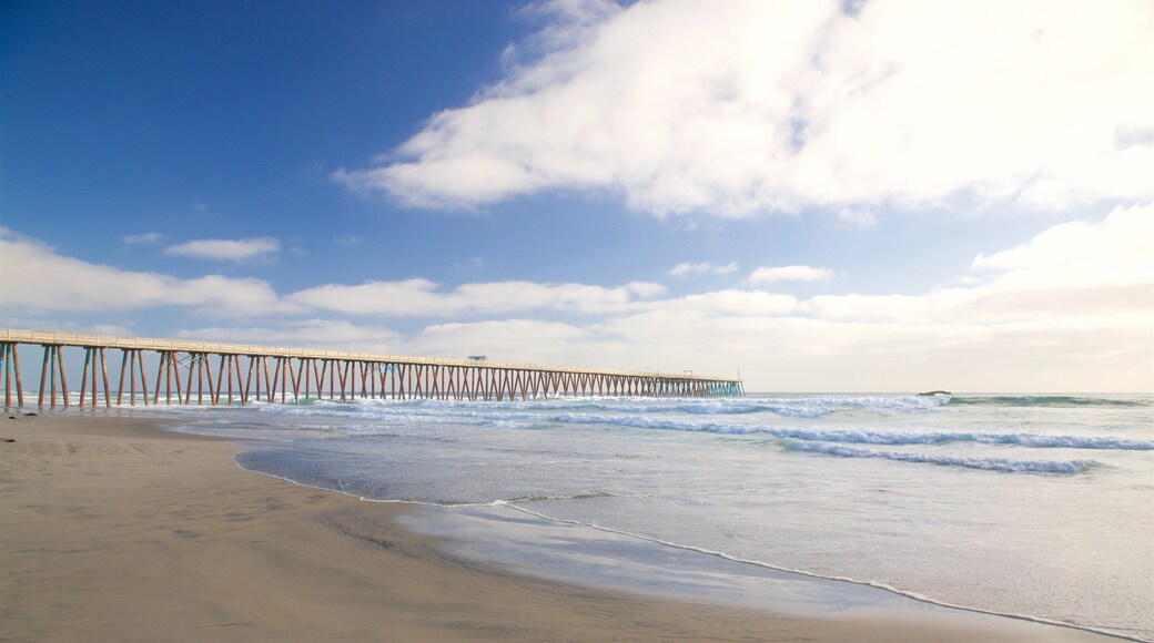 หาด Rosarito ซึ่งรวมถึง คลื่น และ หาดทราย