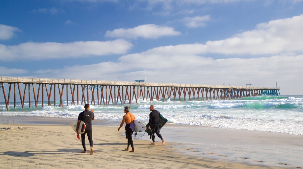 Playas de Rosarito welches beinhaltet allgemeine Küstenansicht, Brandung und Strand