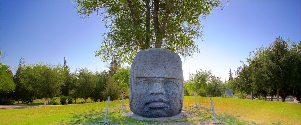 Chamizal Museum of Archaeology which includes a park and outdoor art