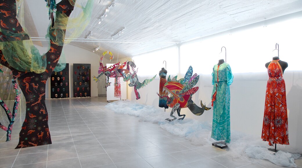 Fabrica La Aurora which includes interior views