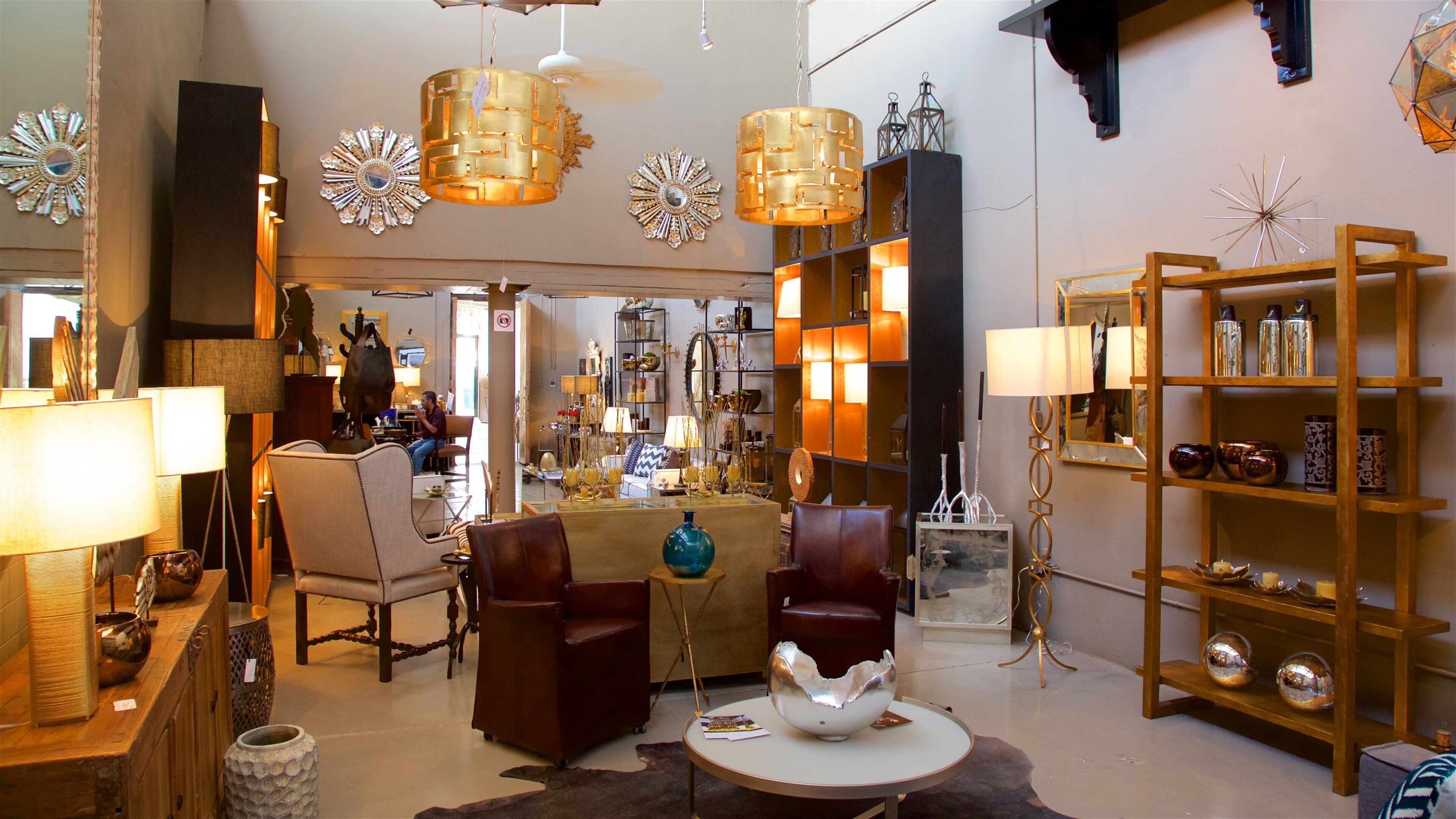 Fabrica La Aurora which includes interior views