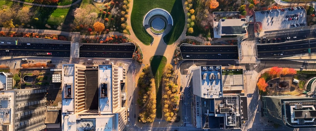 Aerial view of vibrant downtown St. Louis with Jefferson National Expansion Memorial, Missouri, United States.