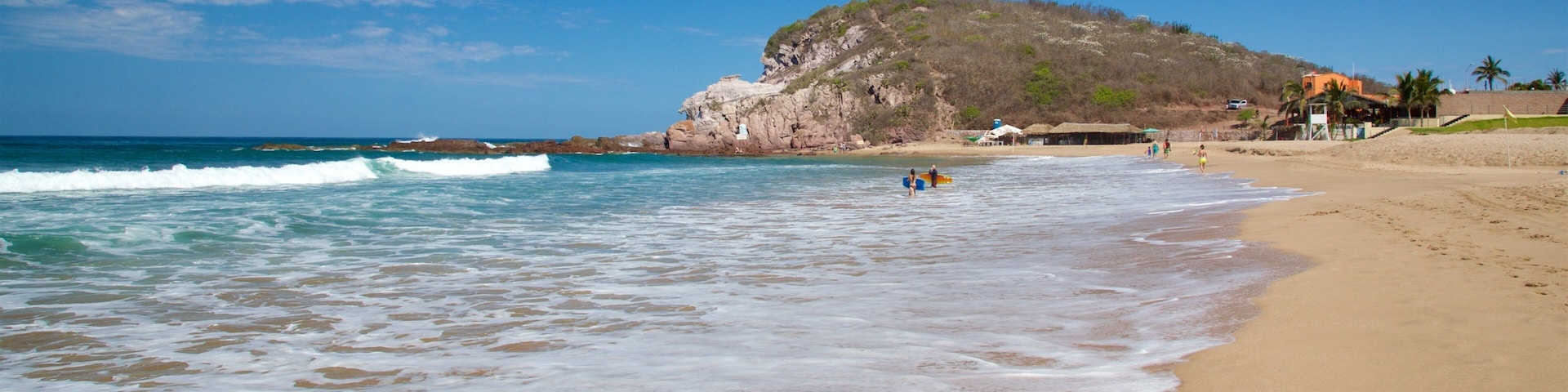 Mazatlan mostrando paisagens litorâneas, uma praia de areia e ondas