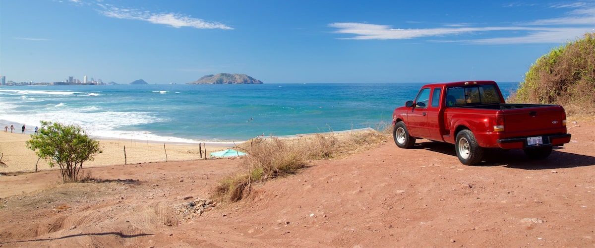 Mazatlan som visar kustutsikter, vÄgor och en strand