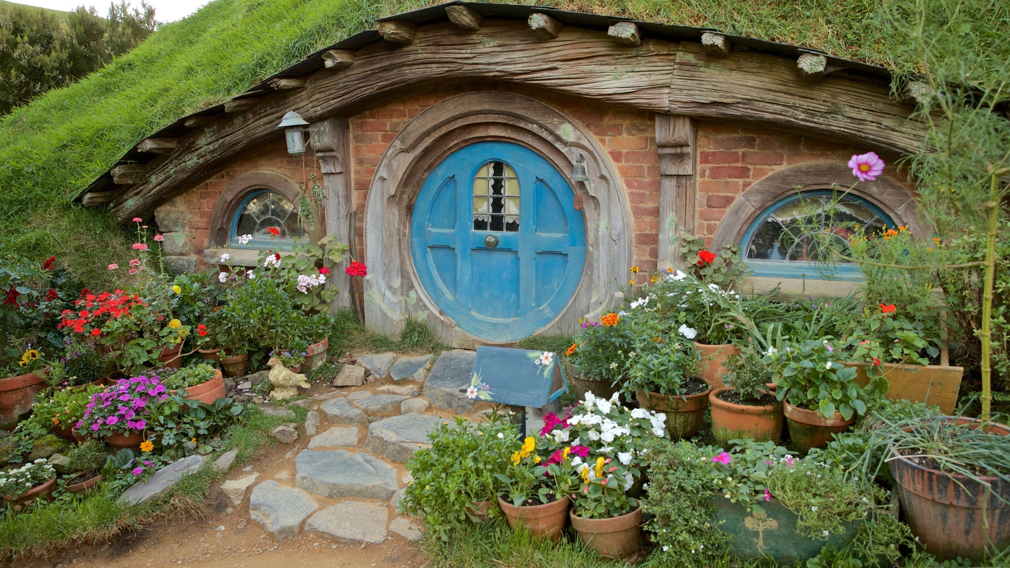 Hobbiton Movie Set featuring a house and flowers