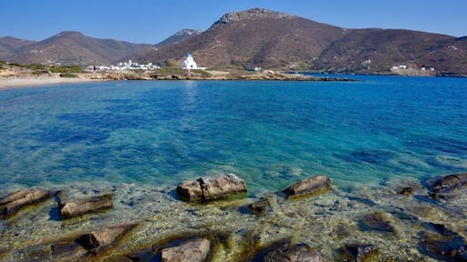 I discover this church on the way to the Maltezi Beach (30 minutes on foot from Katapola).