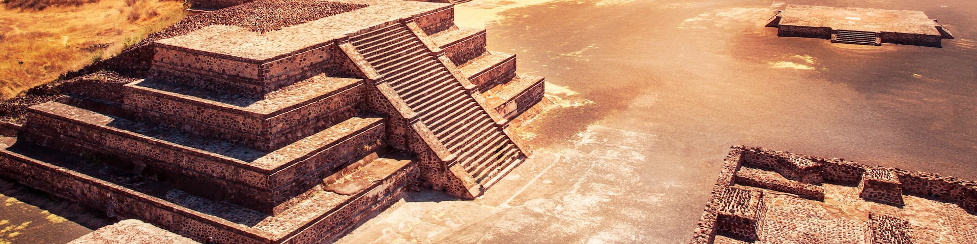 Teotihuacan, Mexico, Pyramid of the sun and the avenue of the De