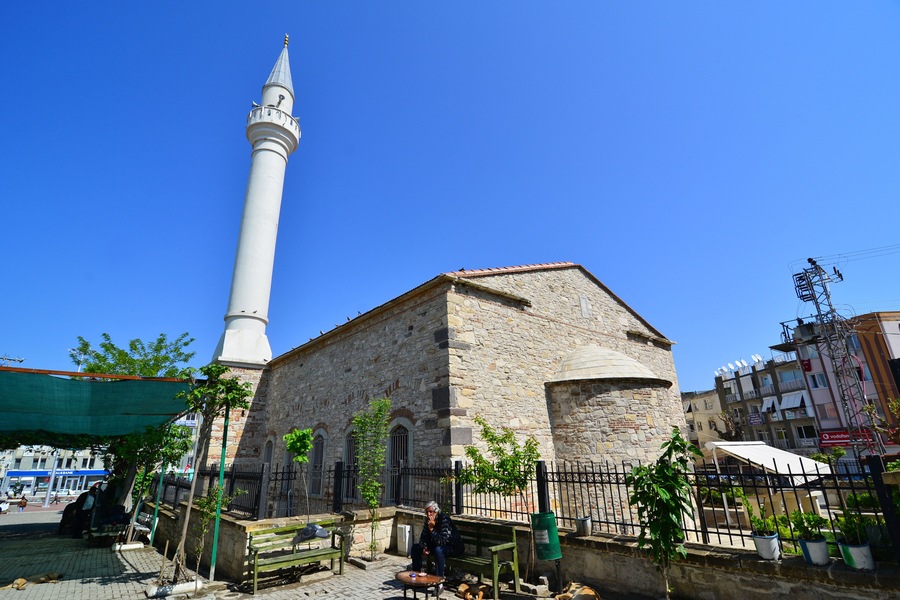 Carsi Mosque, located in Aliaga, Turkey, was built as a church in the 19th century. It was converted into a mosque in the 20th century.
