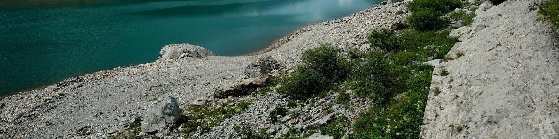 Albulasee is a lake and is nearby to Crap Alv, Alp Alesch and Bever. Albulasee is also close to Albulapass, Piz Mez and Piz Valletta.