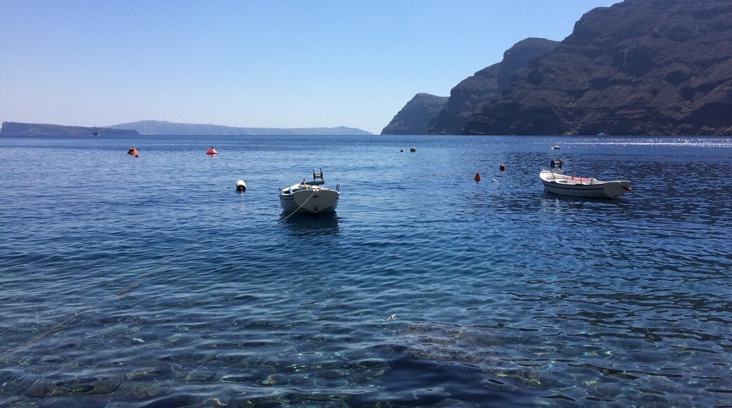 Forget the tavernas on the water front - this is a perfect spot for swimming, snorkelling & free diving