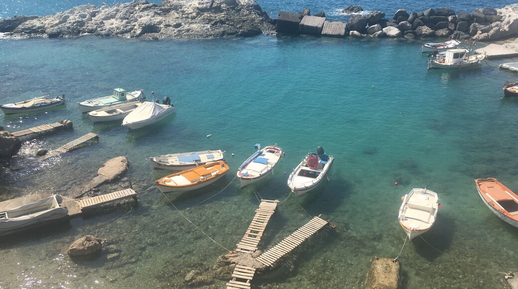 Small port of fishermen
#greece
#milos