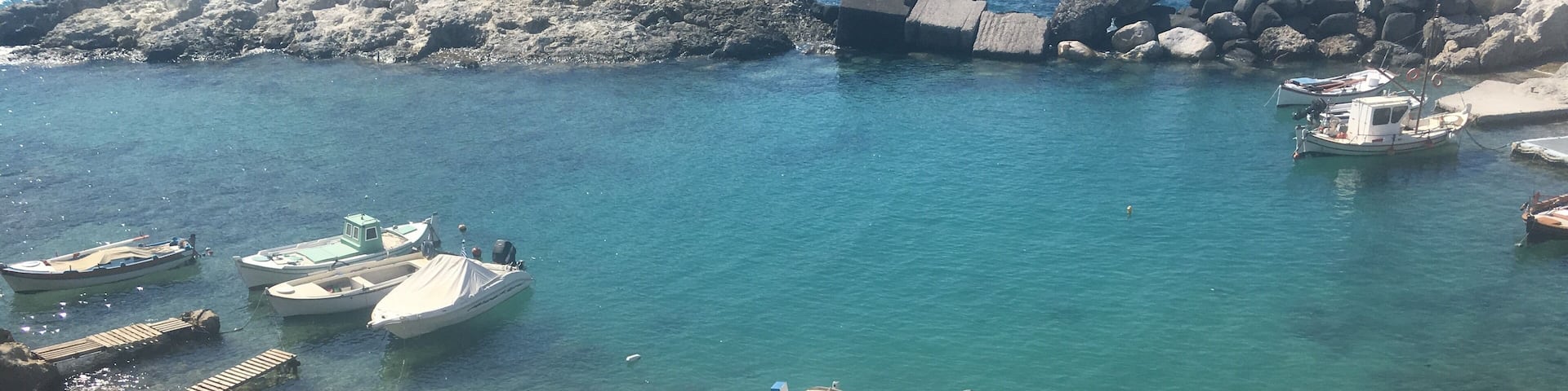 Small port of fishermen
#greece
#milos
