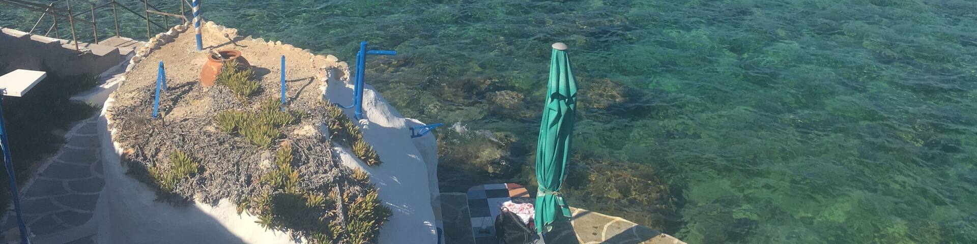 Very pleasant village with turquoise sea
#greece
#milos