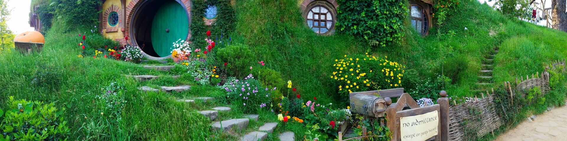 I'm a huge fan of Lord of the Rings and the Hobbiton movie set exceeded all of my expectations! I went during the spring time and did the evening banquet tour and it was absolutely my favorite thing! The spring time was perfect cus the colors were so vibrant and the flowers were bloomed. Absolutely gorgeous and I recommend it to even people who know nothing of the movie. The area itself is breathtaking! #adventure #bagend #newzealand