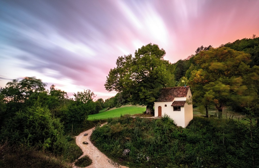 An almost enchanted scenery when getting the shot at such a sunset... (would have not been surprised if Merlin had taken a step out of the door ;))
A location, hardly to find if you don't know a local. Hope it can inspire you...
(21mm / f11 / 75sec)