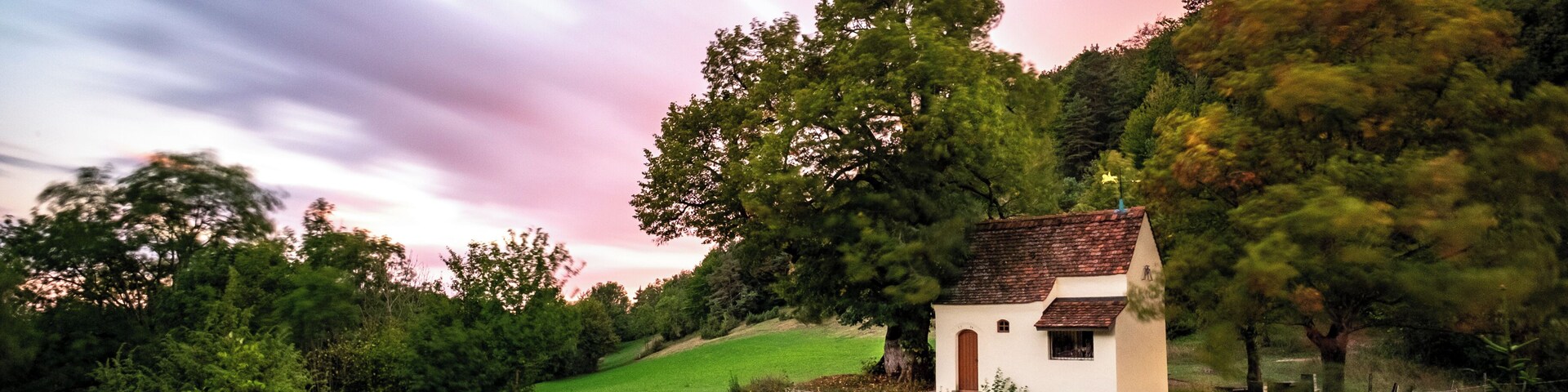 An almost enchanted scenery when getting the shot at such a sunset... (would have not been surprised if Merlin had taken a step out of the door ;))
A location, hardly to find if you don't know a local. Hope it can inspire you...
(21mm / f11 / 75sec)