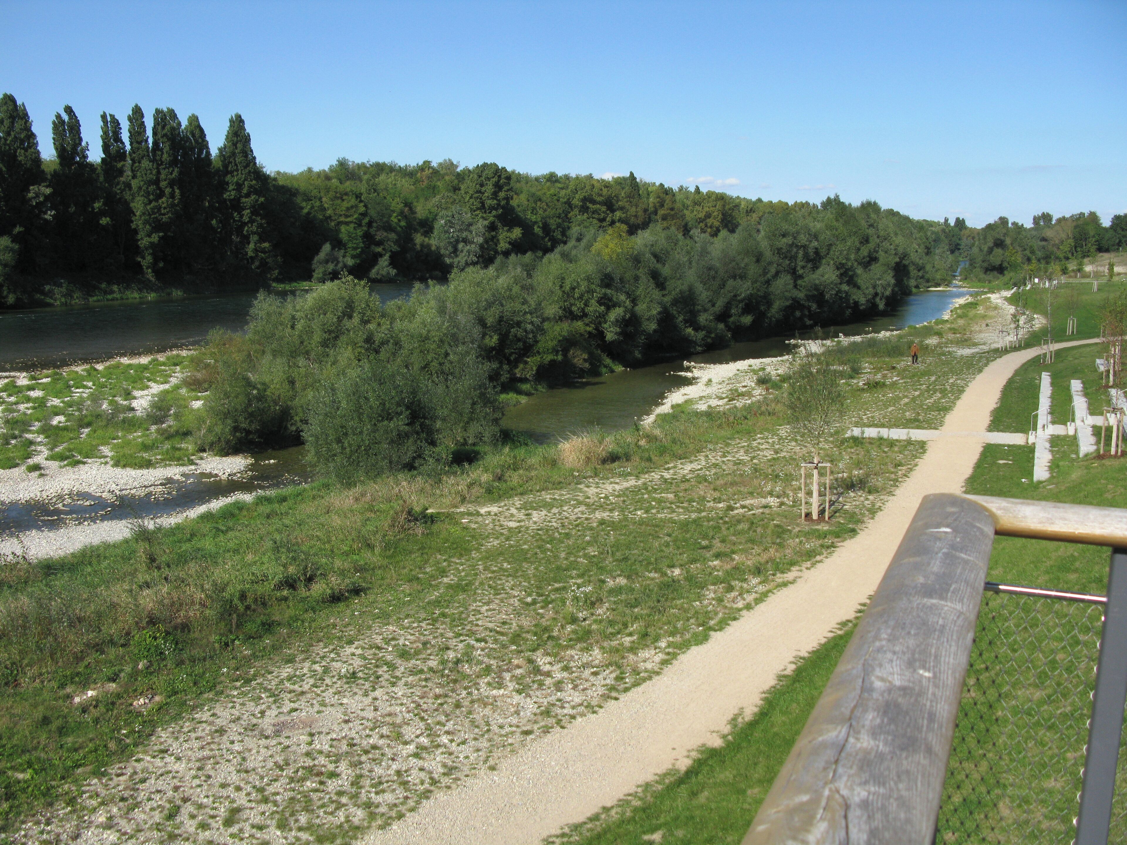Rheingärten in Neuenburg am Rhein, Blick von der Aussichtsplattform am Alten Hafen