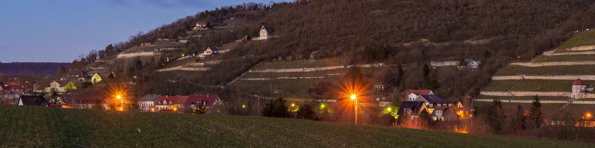 Schloss Neuenburg in der Abenddämmerung