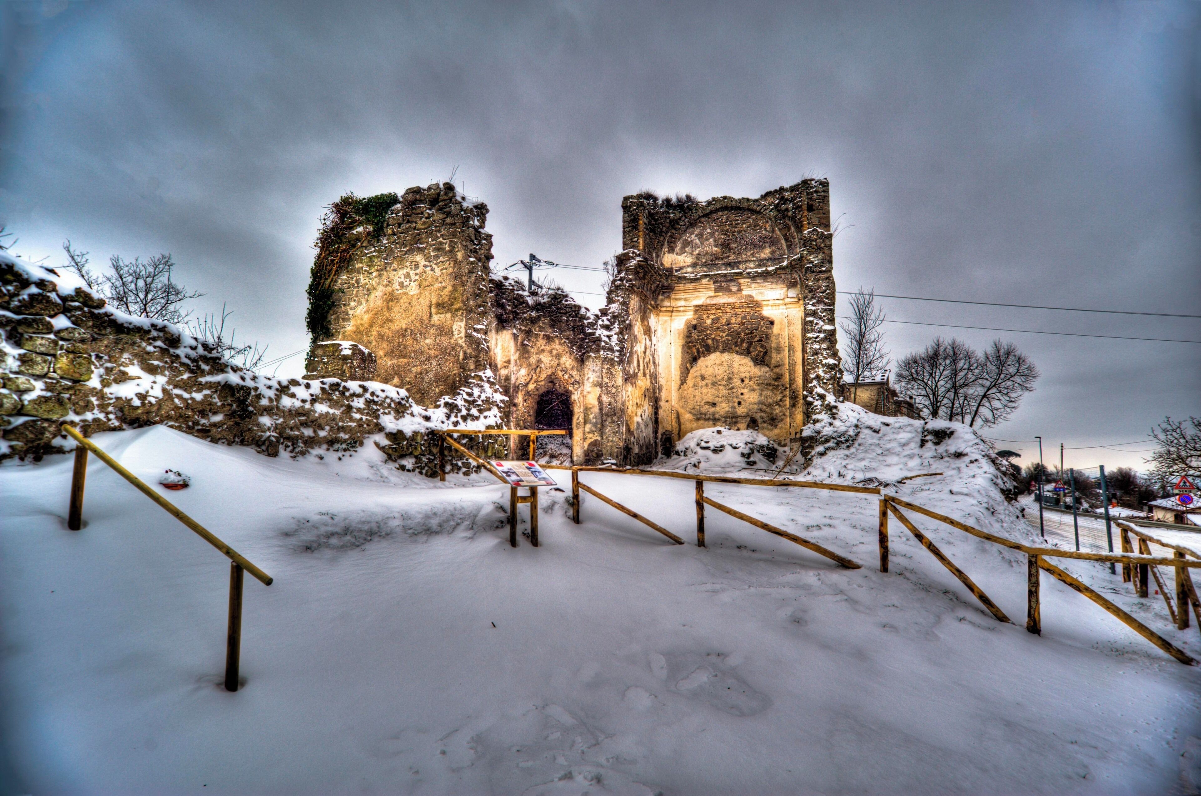 Rovigne della Chiesa del Riposo: quel che rimane della chiesa dopo il bombardamento.