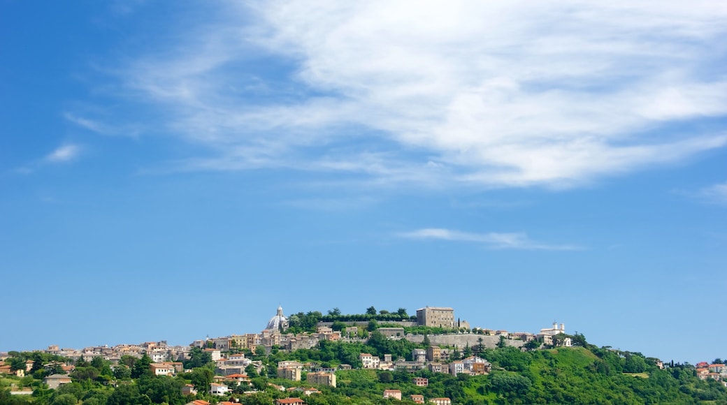 Montefiascone ofreciendo una ciudad