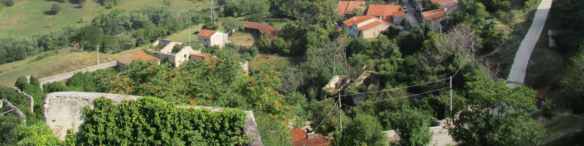 Veduta del monte Tino e della catena del Sirente