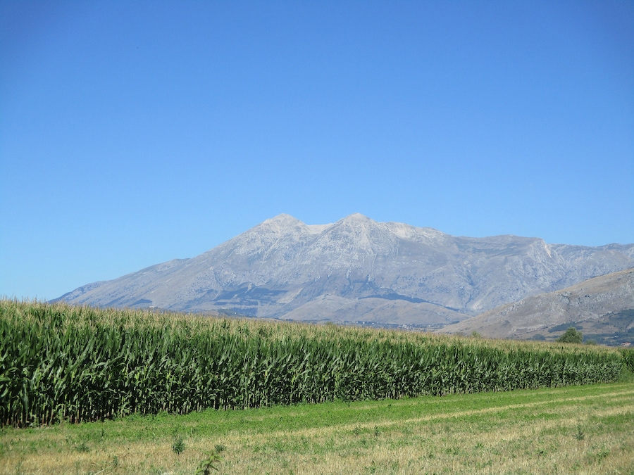 Fucino (sullo sfondo il monte Velino)