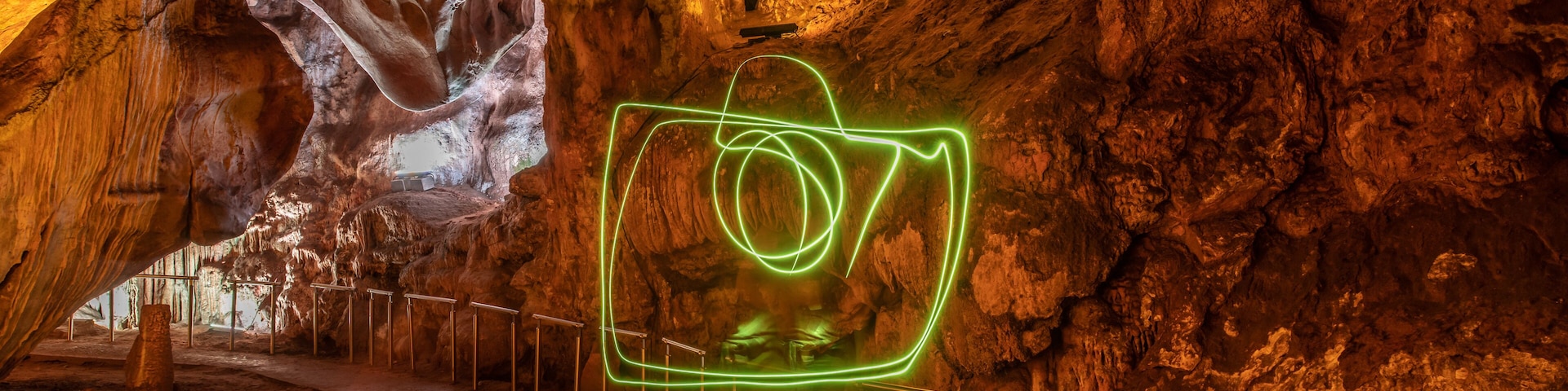 Grutas de la Estrella, Tonatico, Mexico, there are stalactites and stalagmites formed by the runoff of water and minerals. With a camera made from the technique of painting with light.