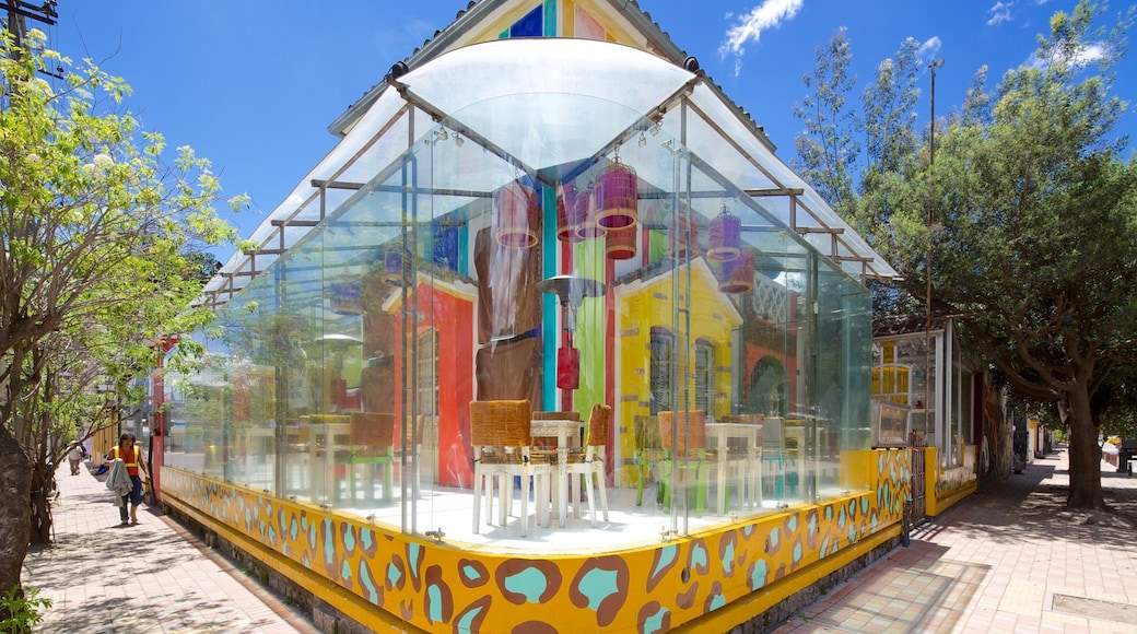 Foch Square showing cafe lifestyle, street scenes and dining out