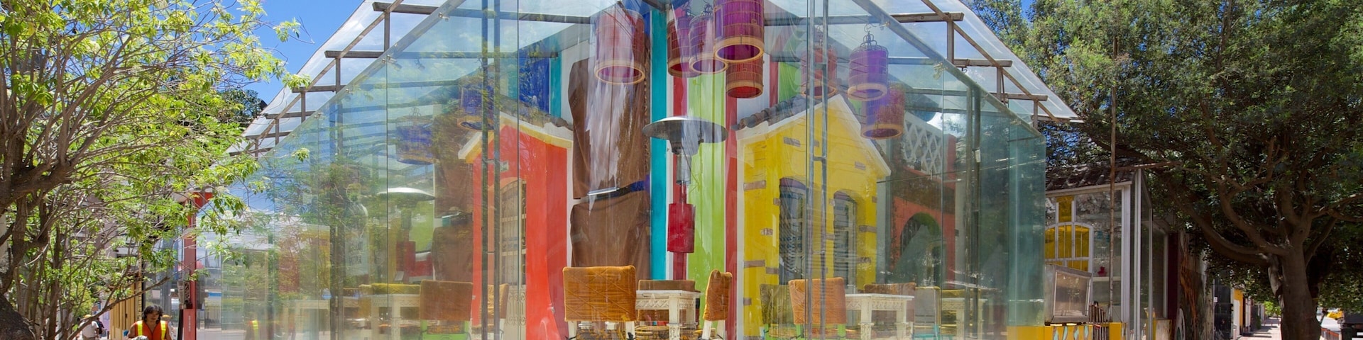 Foch Square showing cafe lifestyle, street scenes and dining out