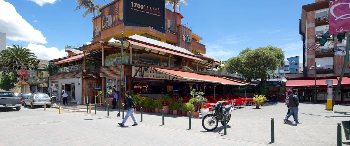 Plaza Foch das einen StraĂenszenen und Platz oder Plaza