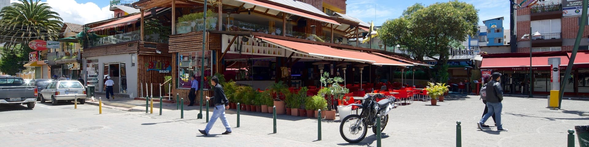 A street with a restaurant named 'Azul' and a sign 'Bravia'.