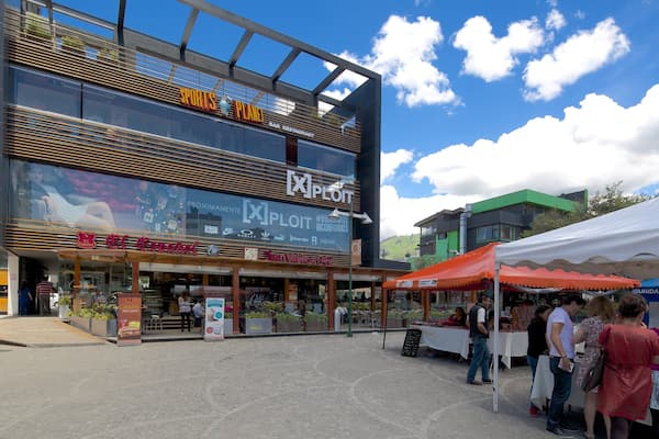 Foch Square showing street scenes as well as a small group of people