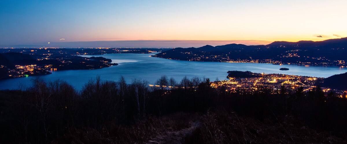 Lago Maggiore fotografato dal piazzale della chiesa di San Salvatore a Premeno (VB), Piemonte, Italia.