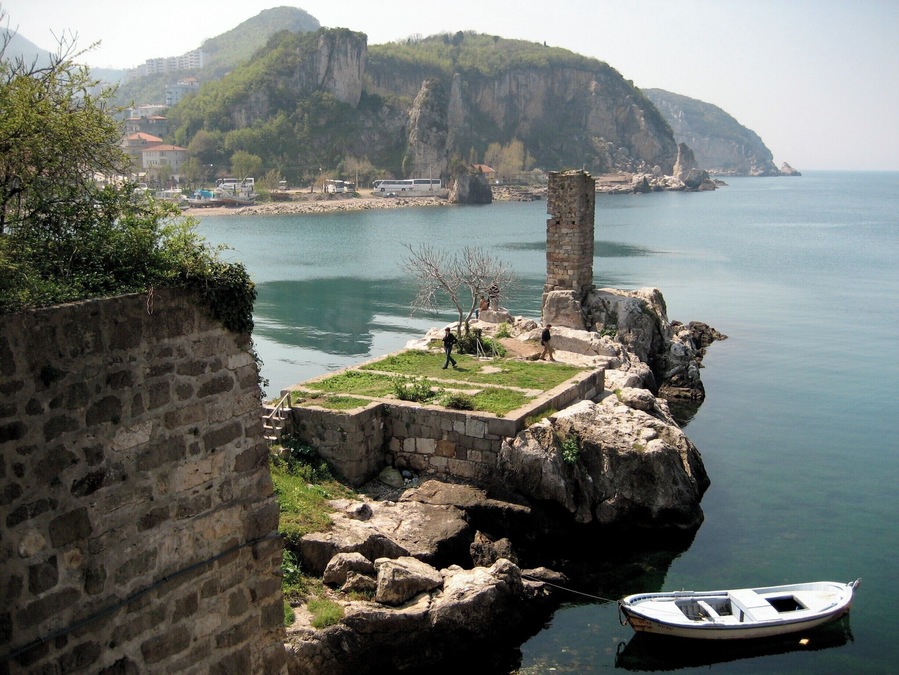 Could've stayed longer. Isn't that a terrific thing to say about a town. Amasra on the Black Sea had ruins and beaches and boat cruises and fish meals and vantage points and....
#Trove on