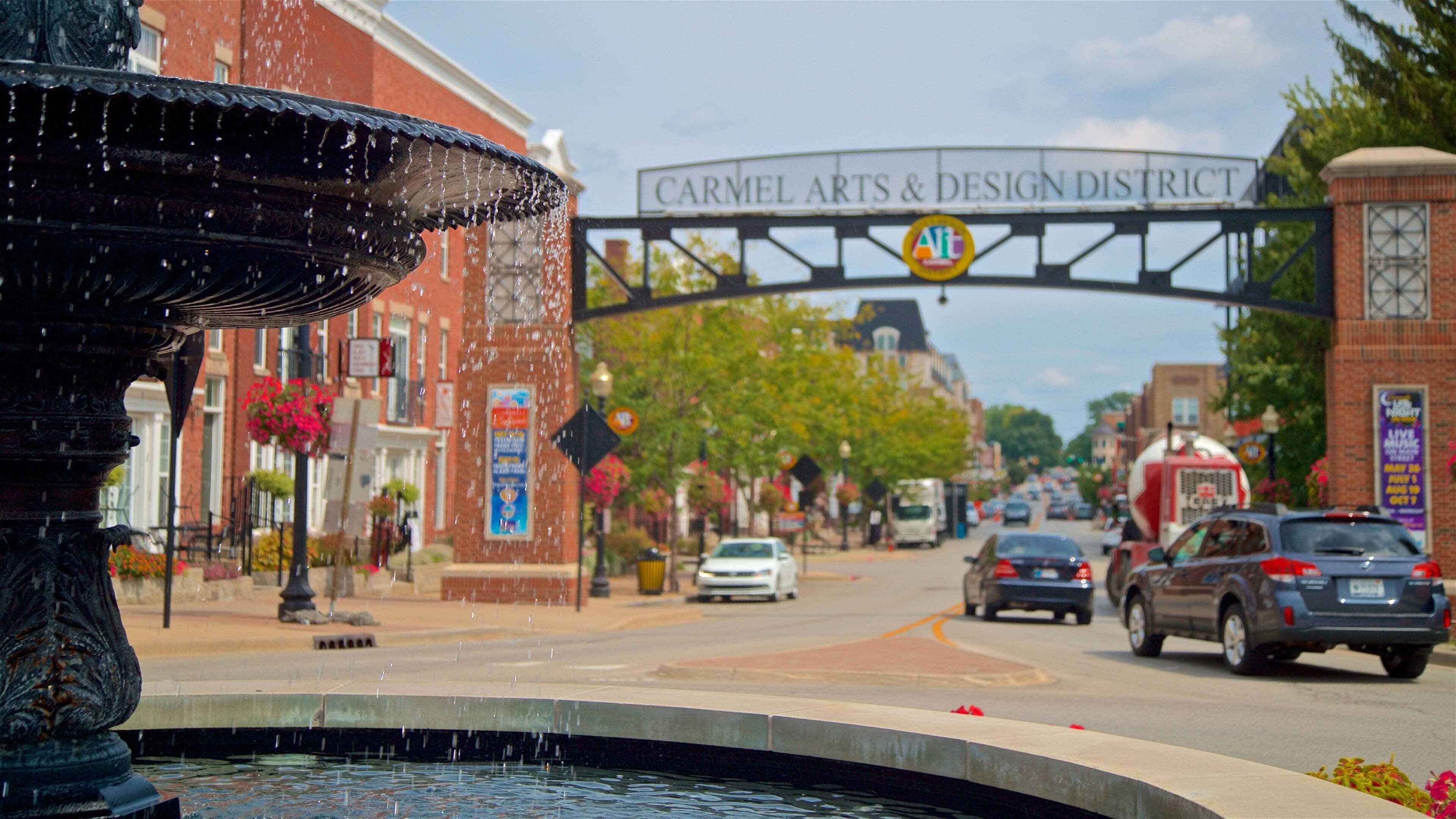 Carmel Arts and Design District showing a fountain and signage
