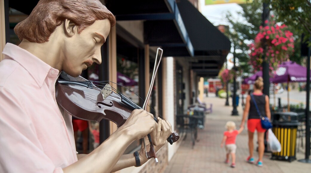 Carmel Arts and Design District mostrando arte al aire libre, escenas urbanas y una estatua o escultura
