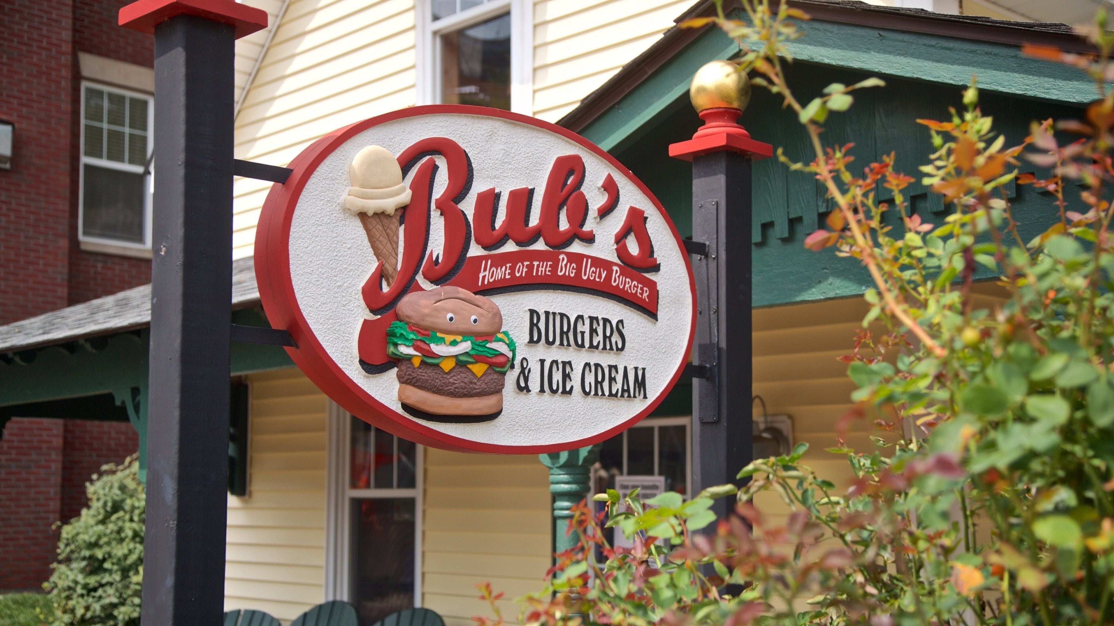 Carmel Arts and Design District có tính năng biển hiệu