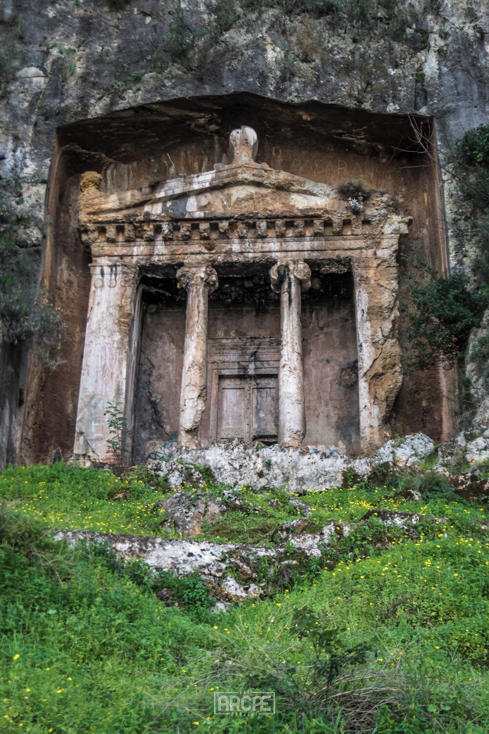 The Rock Tombs of Fethiye were carved right on the side of the mountain by the Lycians—a civilization admired by the Greeks, thanks to their sense of freedom and unity, giving way to a unique form of government and many different customs.