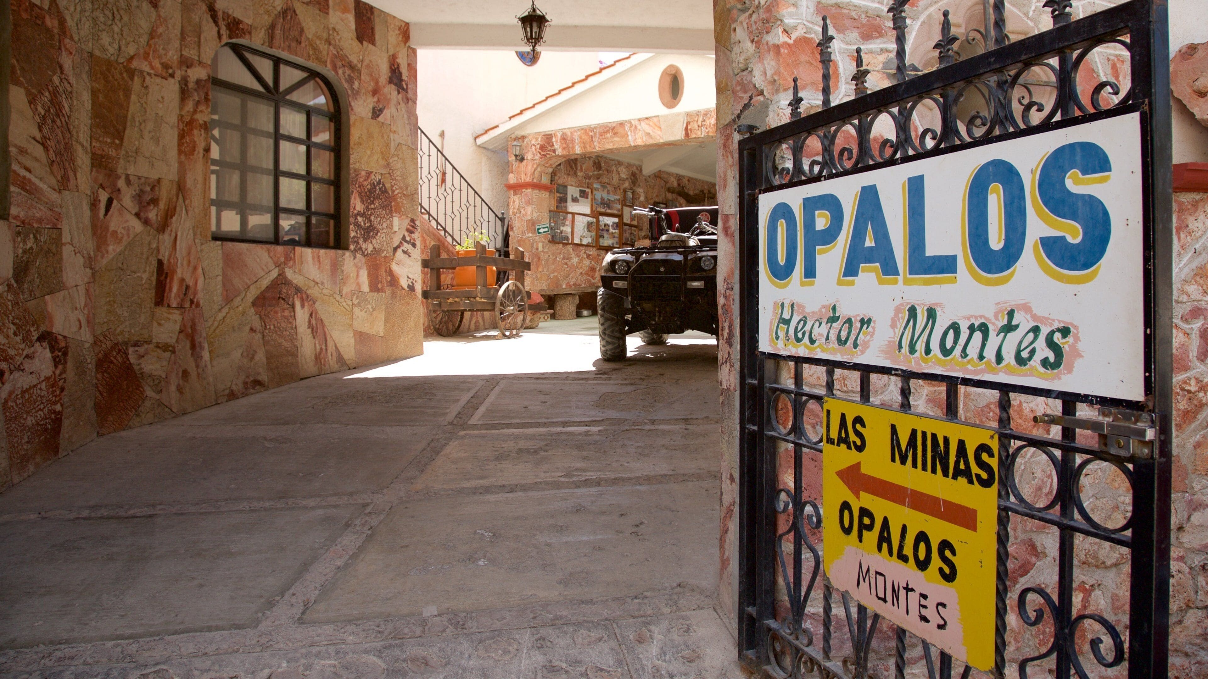 Tequisquiapan Opal Mine featuring signage