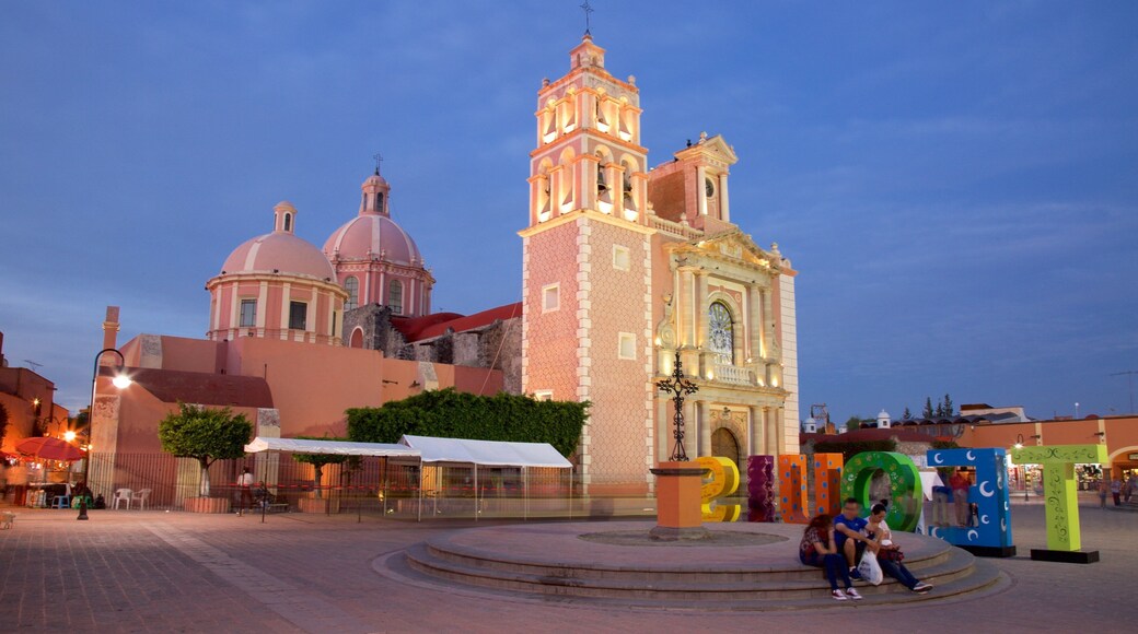 Chiesa di Santa Maria caratteristiche di paesaggio notturno, chiesa o cattedrale e piazza