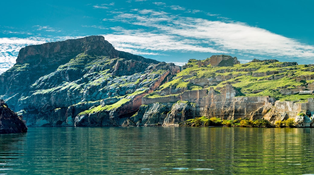 Euphrates River and Rumkale fortress close to Halfeti, Antep Turkey