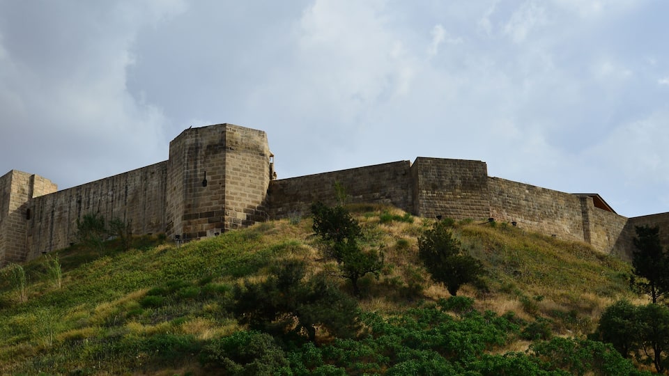 Gaziantep Castle, located in Gaziantep, Turkey, was built during the Hittites period.
