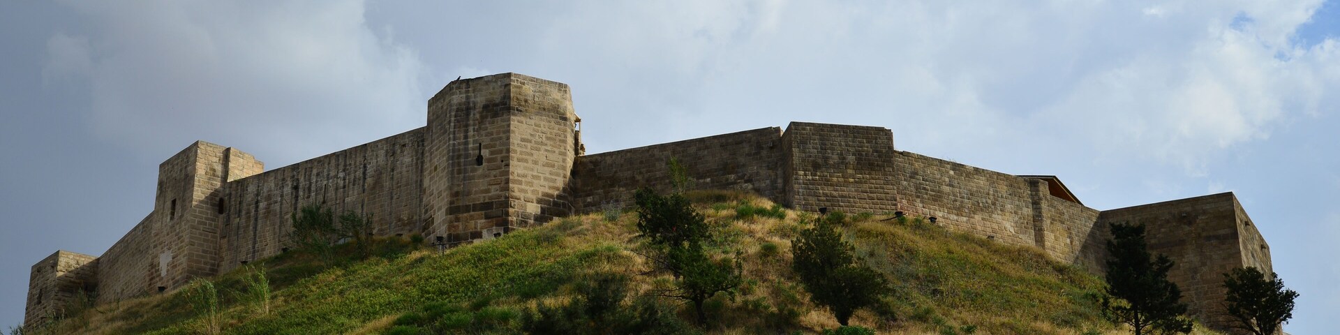 Gaziantep Castle, located in Gaziantep, Turkey, was built during the Hittites period.
