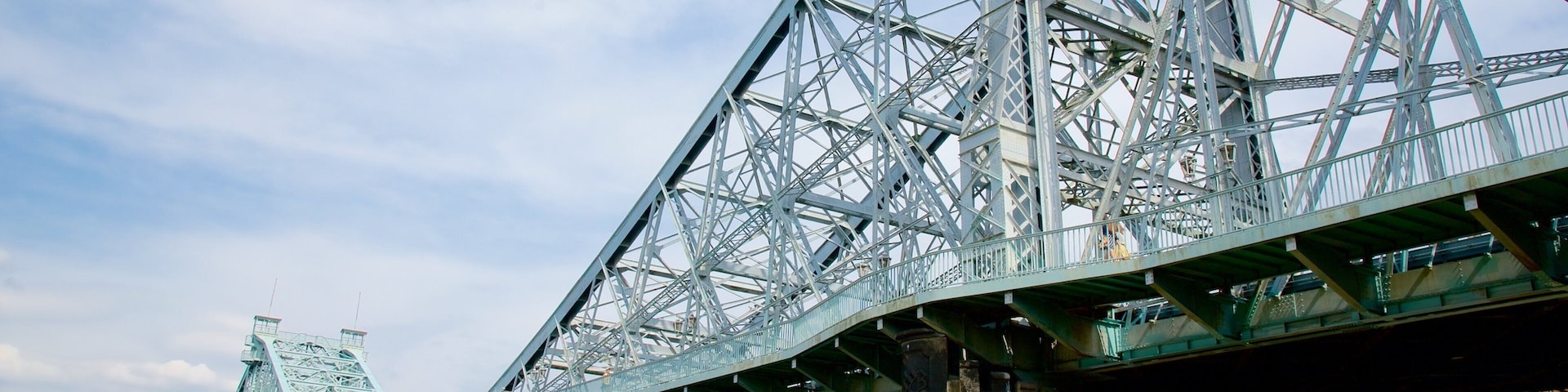 Ponte Blaues Wunder que inclui uma ponte