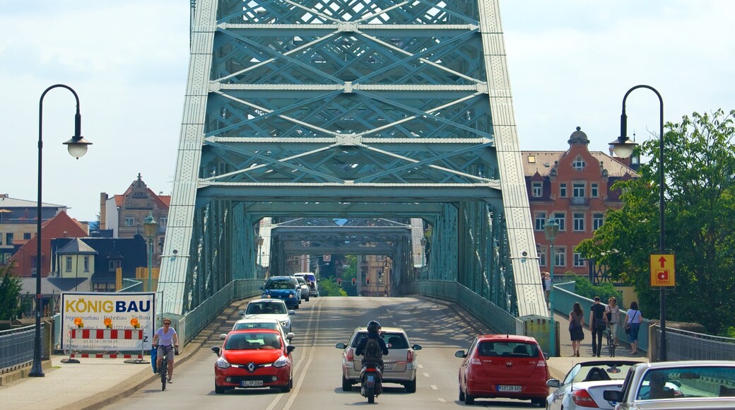 Blaues Wunder-brug bevat een brug en straten