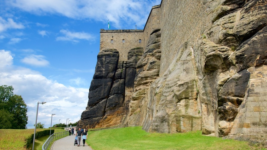 Koenigstein Fortress showing château or palace