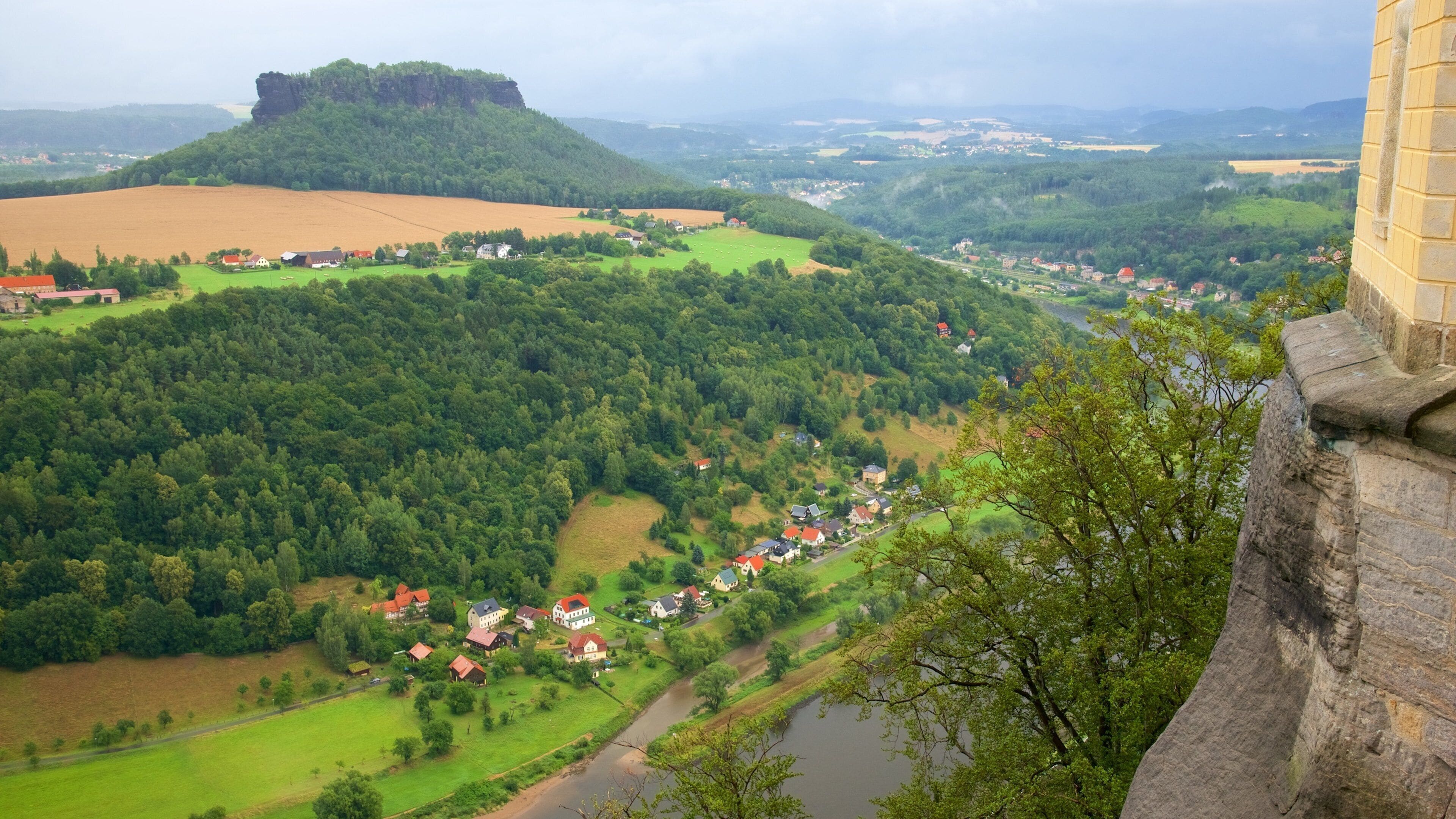 ケーニッヒスシュタイン要塞 表示 小さな町あるいは村