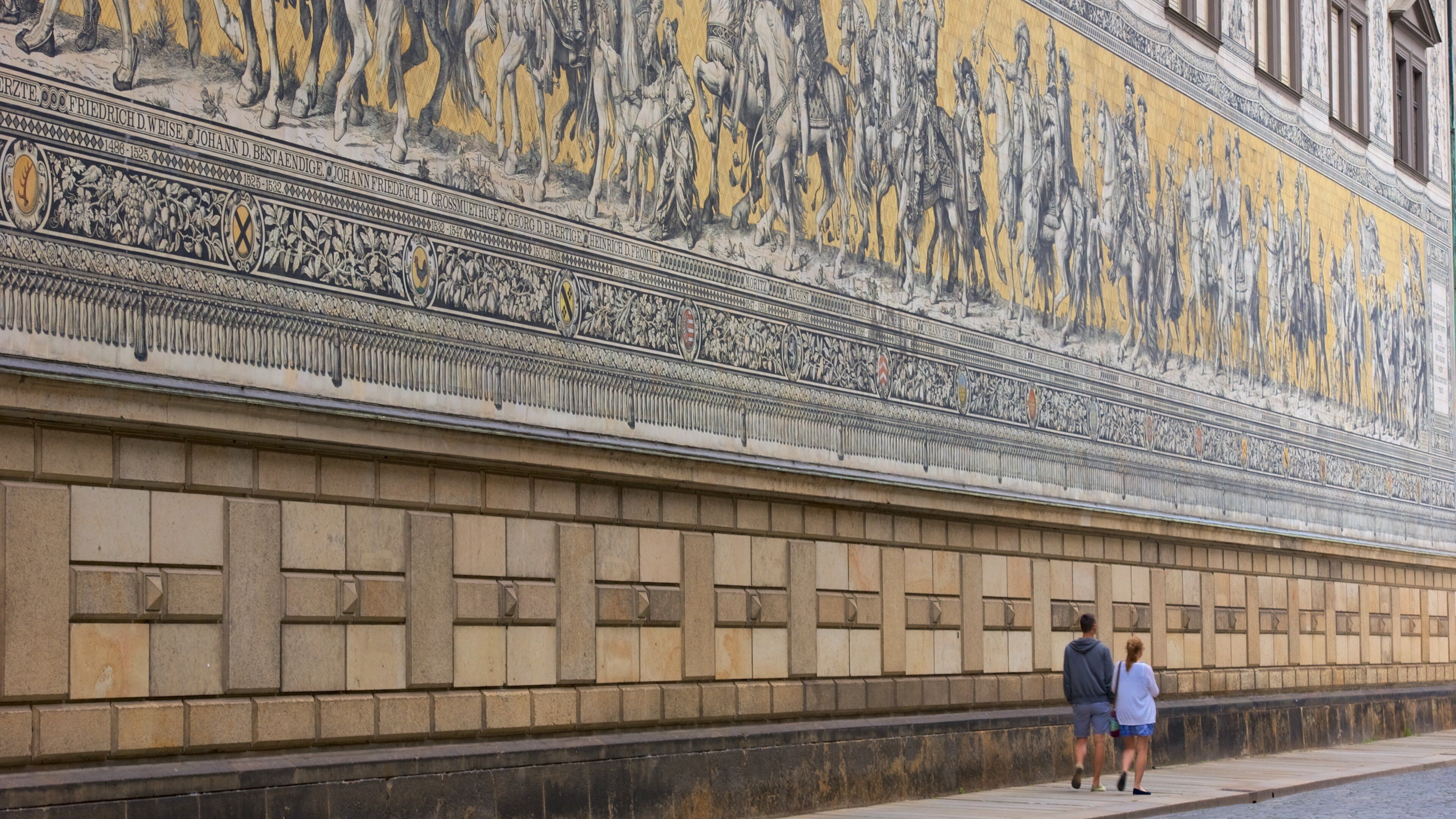 Fürstenzug welches beinhaltet Straßenszenen