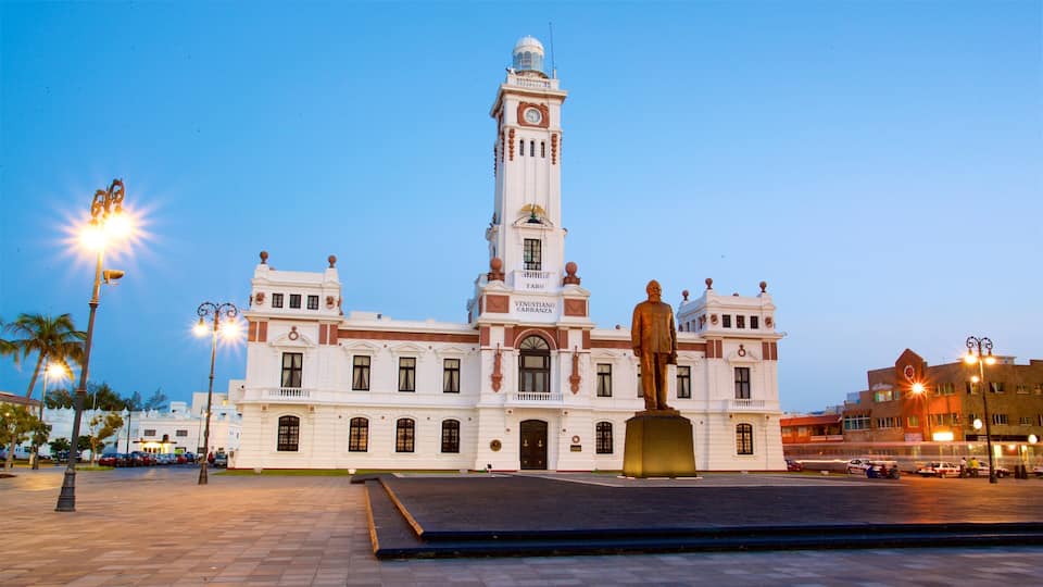 Carranza Lighthouse featuring heritage elements, a statue or sculpture and a square or plaza